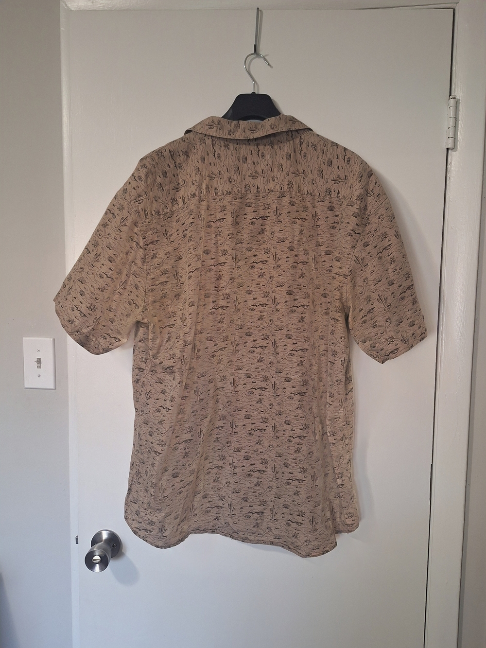 Molokai Surf Co. Men's Short-Sleeve Desert Print Tan Button-down Size 2XL - Picture 2 of 6